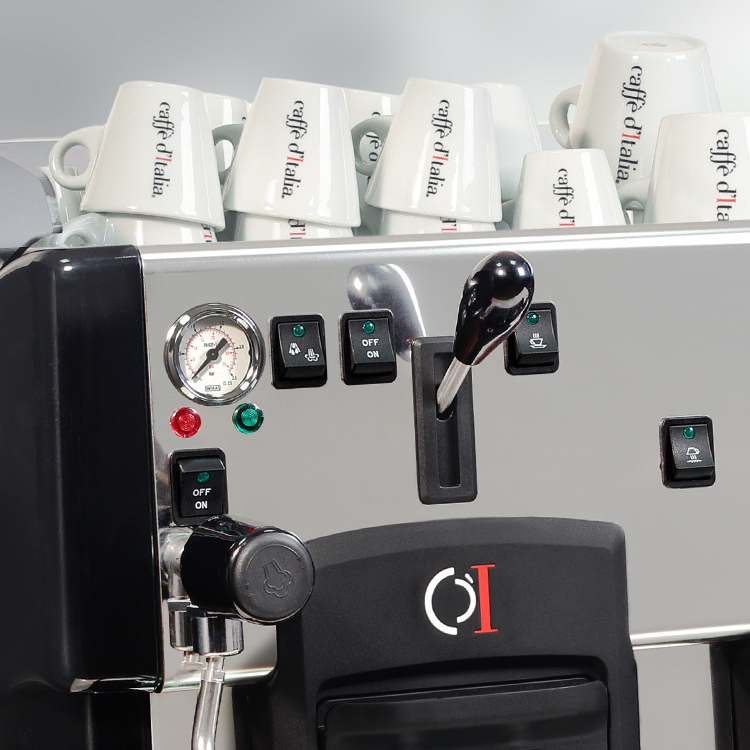 imagen detalle de cafetera eletta con tazas de café encima